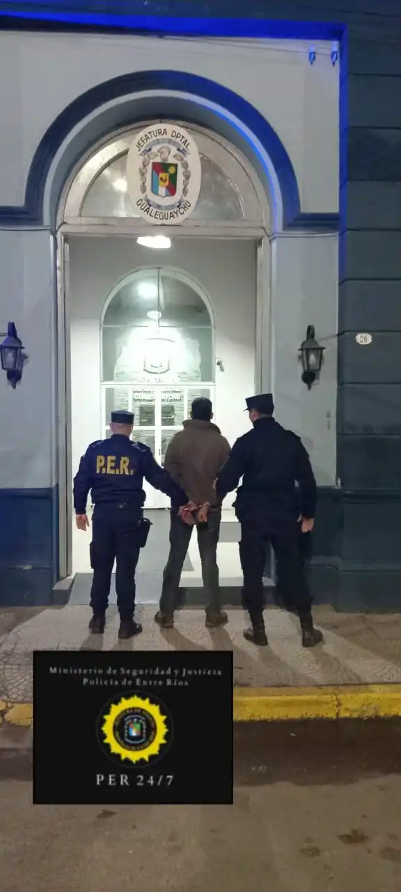 Un joven fue atacado con un martillo y luego apuñalado varias veces