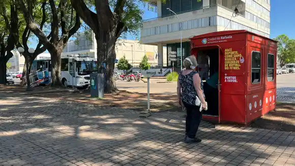 Continúan los controles gratuitos en la Plaza 25 de Mayo