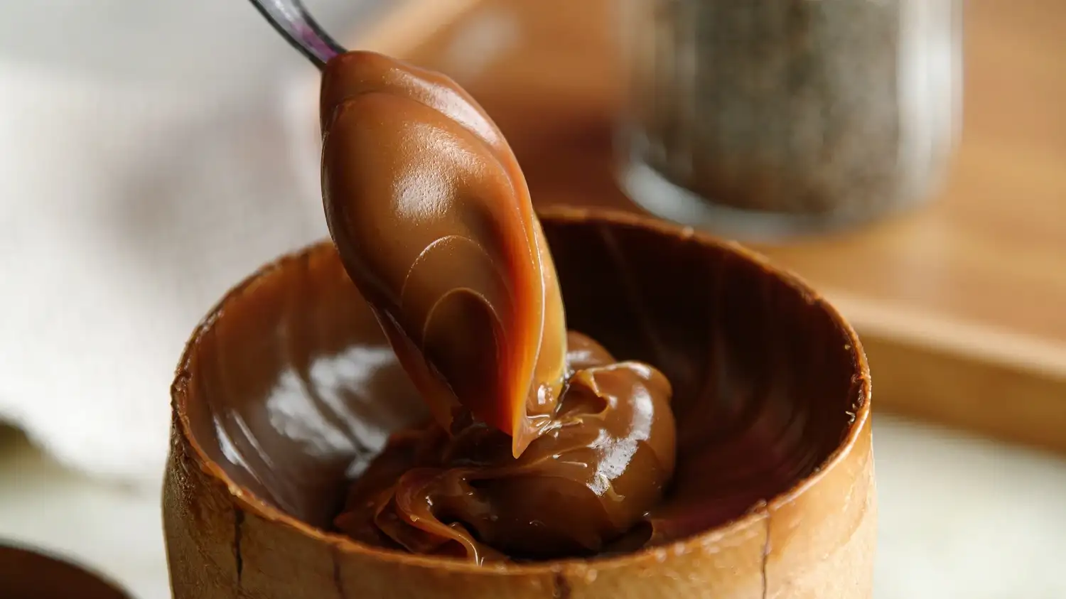 La leyenda dice que el dulce de leche nació por casualidad, con una olla que quedó demasiado tiempo en el fuego.
