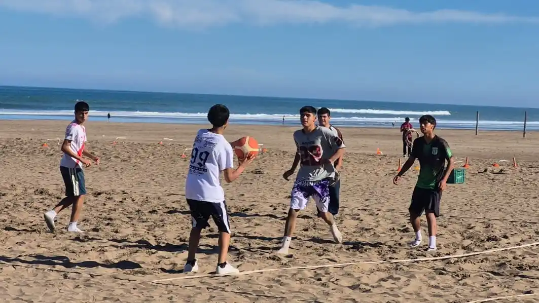 La playa, el escenario de la atractiva propuesta para estudiantes secundarios