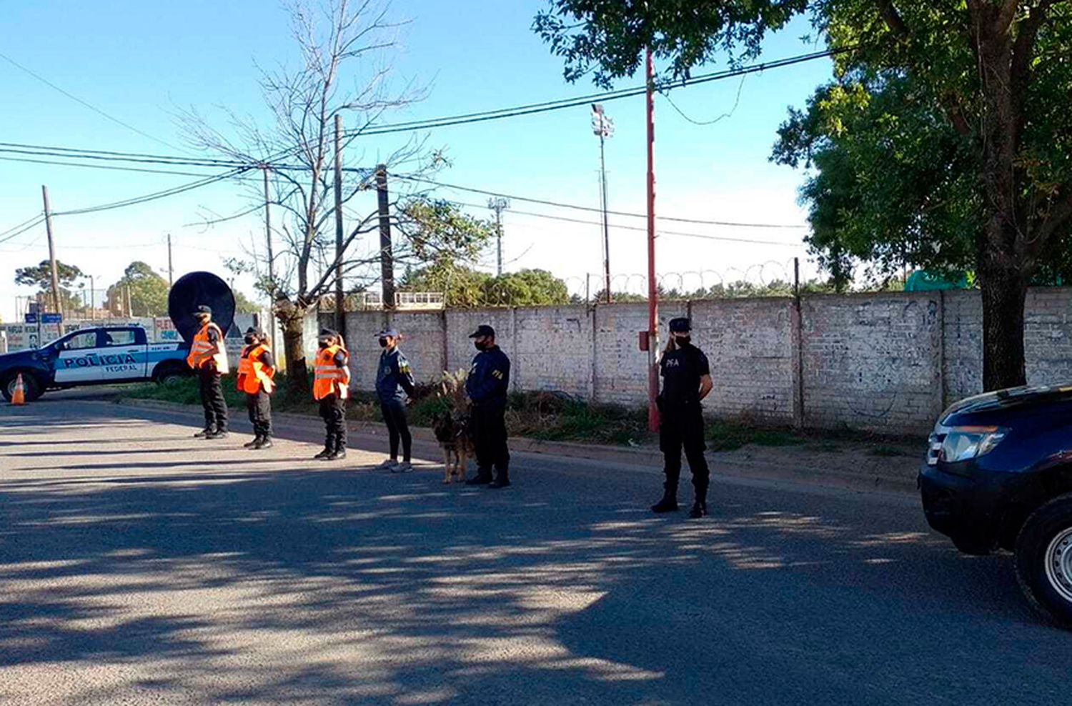 Fuerte operativo de la Policía Federal en Azul