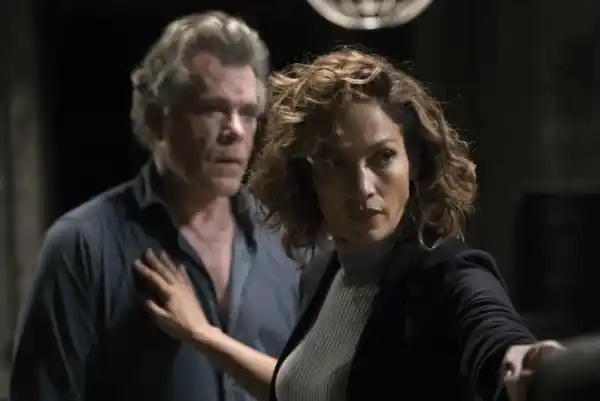 Jennifer López regresa con "Shades of blue"