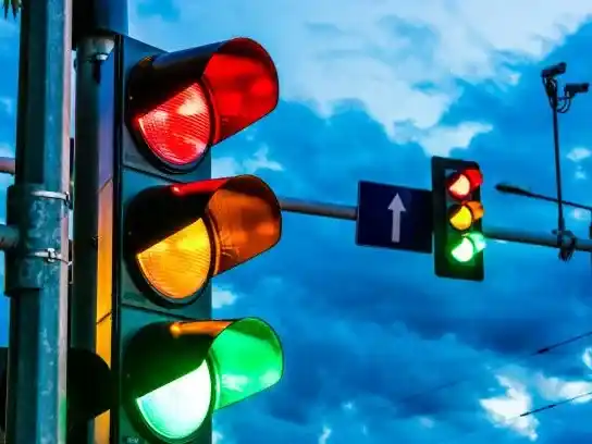 Bahía Blanca es la ciudad con el primer semáforo controlado por IA en Argentina