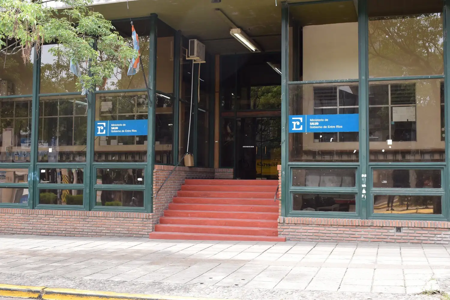 El Ministerio de Salud confirmó un caso de coronavirus en su sede central