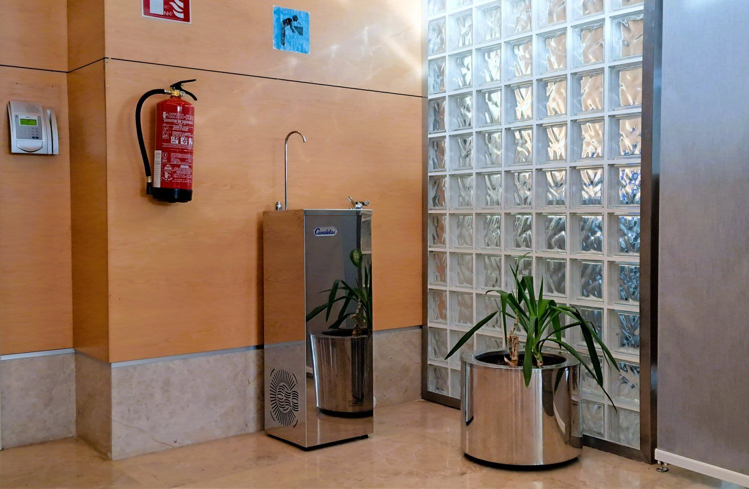 Entre fuentes de agua y megaproyectos aeroportuarios: el dilema informativo de Aena