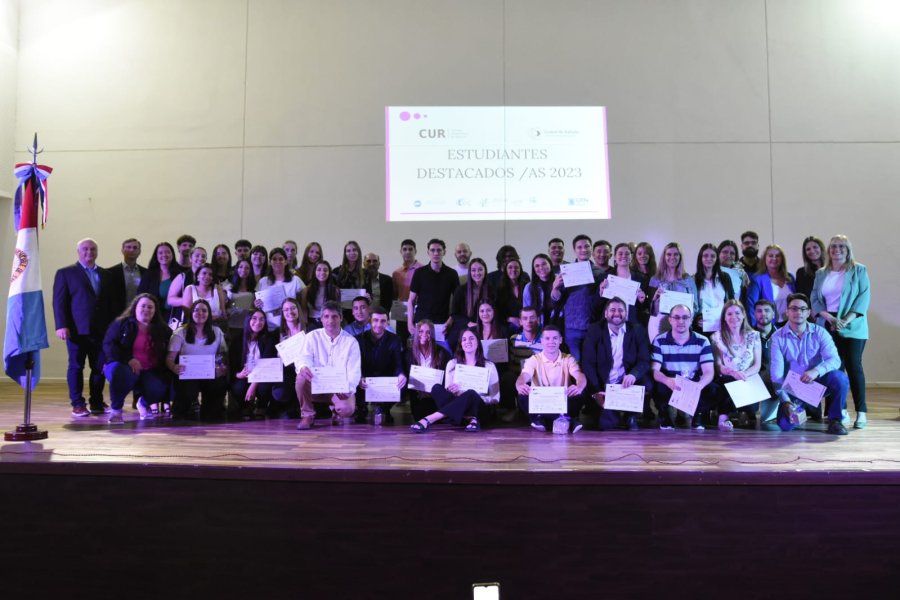 El Concejo Universitario reconoció a estudiantes que se destacaron en 2023