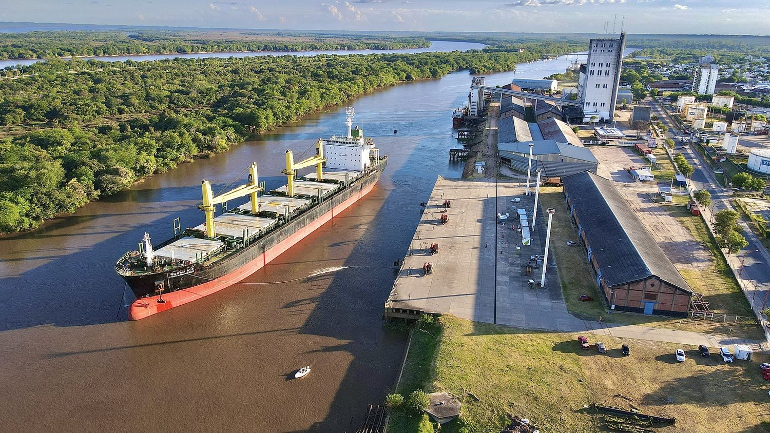 Arribó el primer buque del año al puerto de Concepción del Uruguay