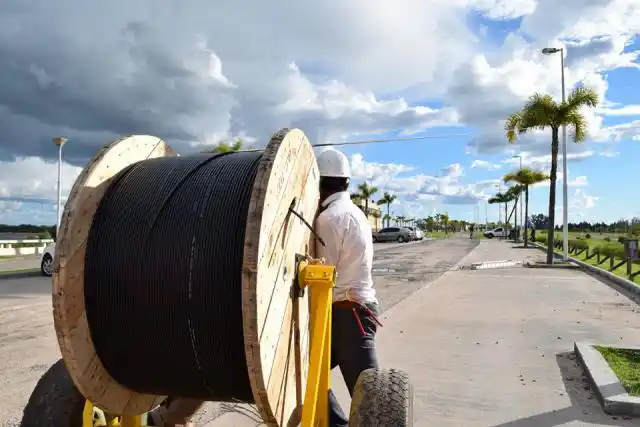 Comenzó el tendido de fibra óptica y colocación de cámaras de seguridad
