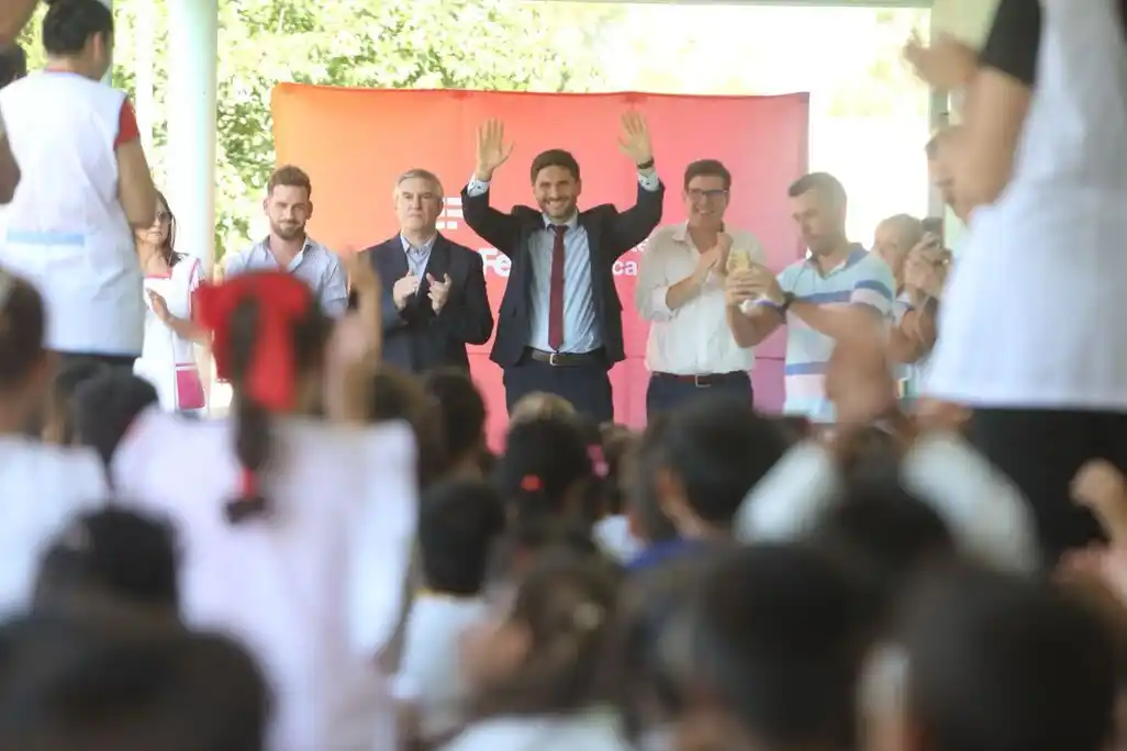 l gobernador Maximiliano Pullaro inauguró este miércoles un aula en la escuela Primaria N° 438 “Joaquín V. González