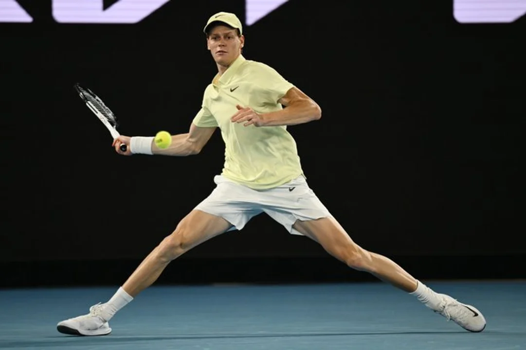 Jannik Sinner defenderá su título ante Alexander Zverev en el Abierto de Australia.