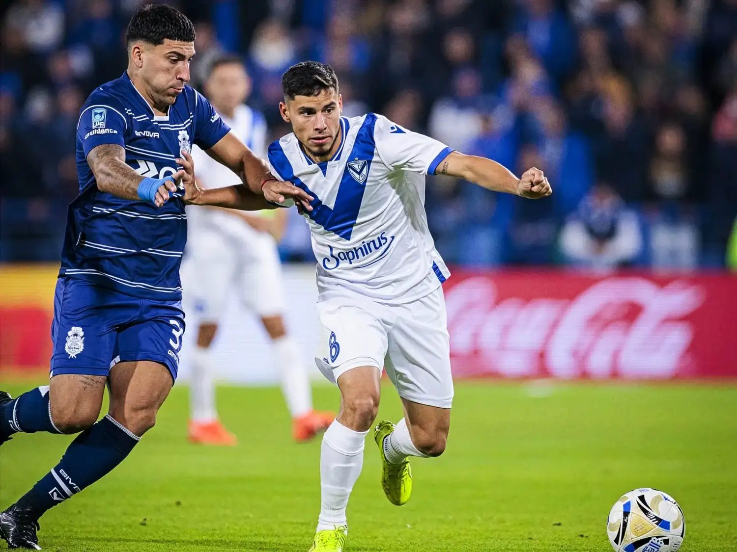 Gimnasia terminó con 10 jugadores por expulsión de Martínez.