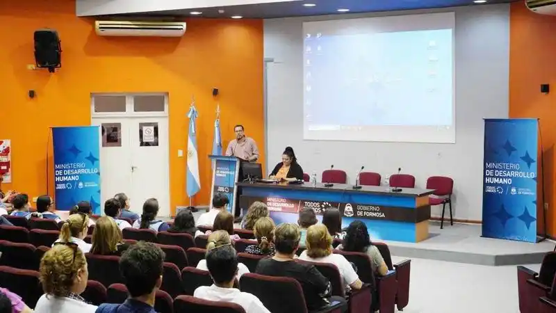 Jornada sobre dengue para directivos y docentes 
de los niveles Inicial, Primario y Secundario