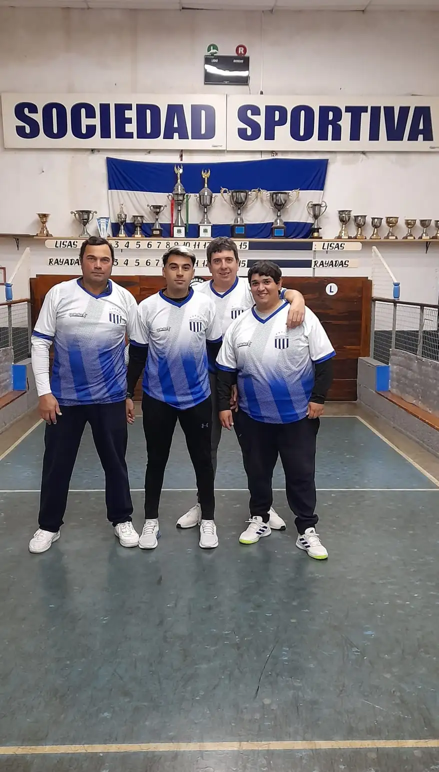Este es el equipo de Sociedad Sportiva: Antonio Cantoni, Matías Martínez, Eugenio Morgan y Martín Arrighi. Se espera que el público acompañe a los representativos gualeguayenses ya que estarán en nuestra ciudad los mejores exponentes de las lisas y rayadas en un certamen que promete alcanzar un alto nivel de juego dada la envergadura de los clubes que han confirmado su participación.