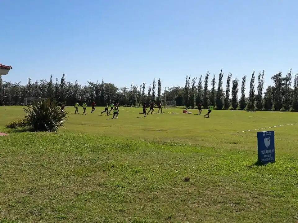 Colón entrenó y atendió a la prensa