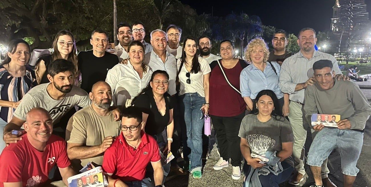 El diputado Pablo Farías recorriendo las calles de Reconquista.