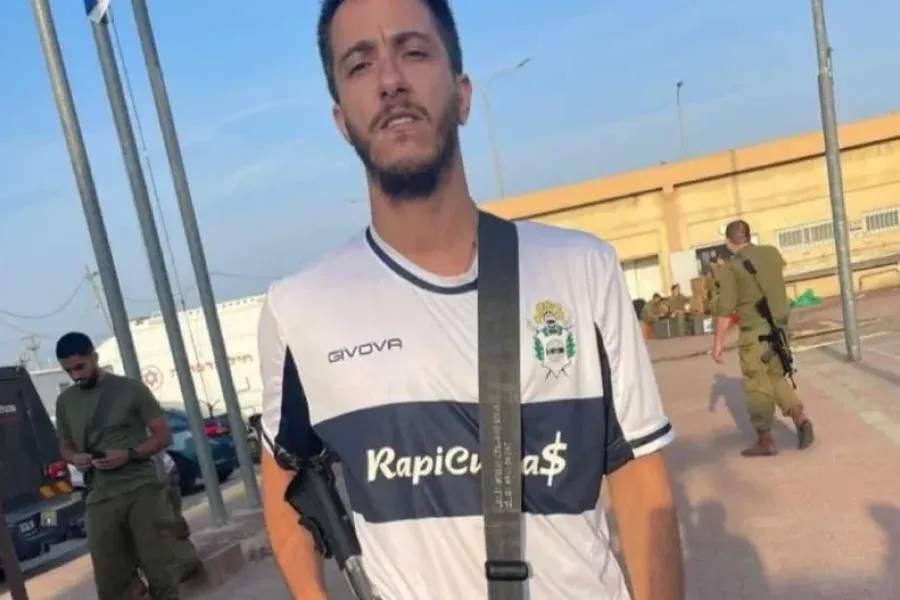 Un argentino se sumó al ejército de Israel y combate con las camisetas de Gimnasia y Messi