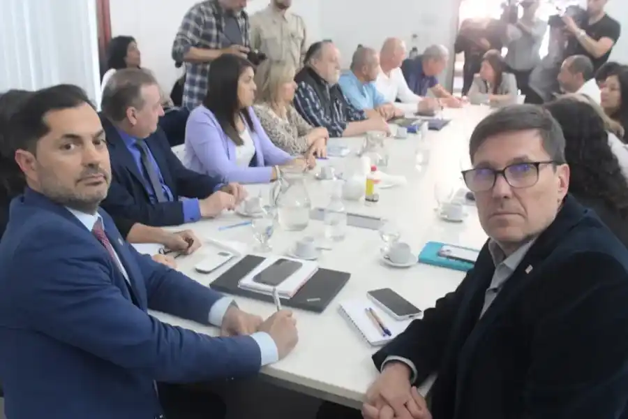 Sigue la tensión por la paritaria docente: sin oferta firme, pasaron a un cuarto intermedio