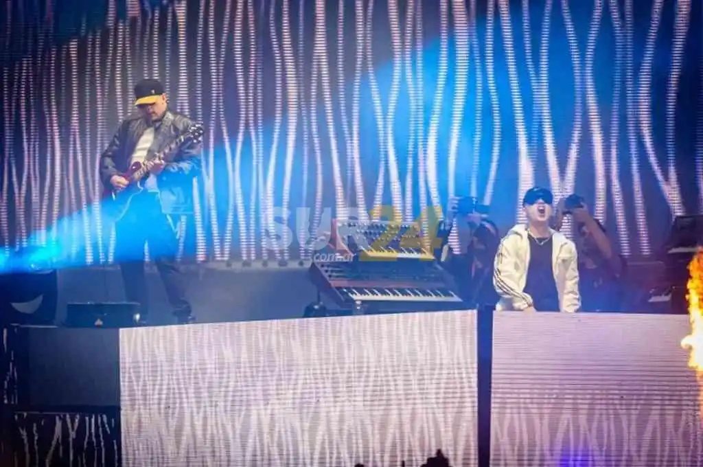 Bizarrap y un especial homenaje al Indio Solari en el cierre de la primera noche de Lollapalooza