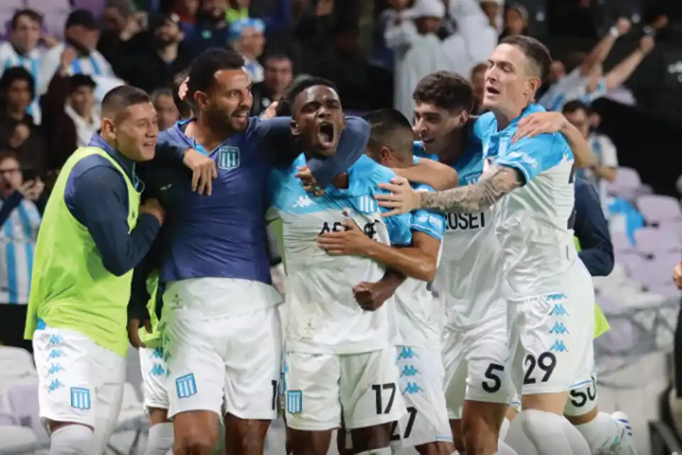 Racing venció a Boca con un penal en tiempo agregado y ganó la Supercopa Internacional