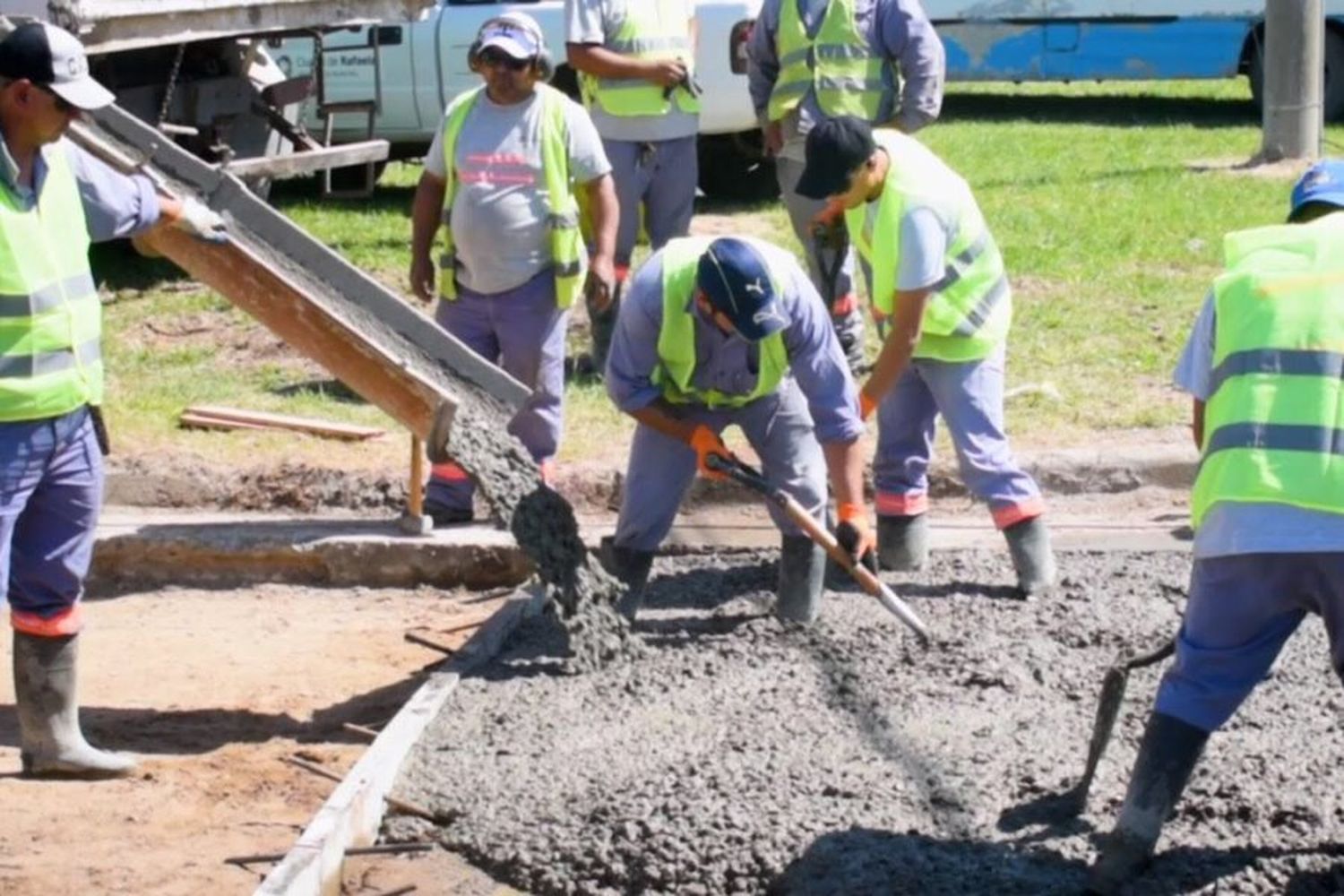 Recorrida por la obra de pavimento en barrio Los Arces