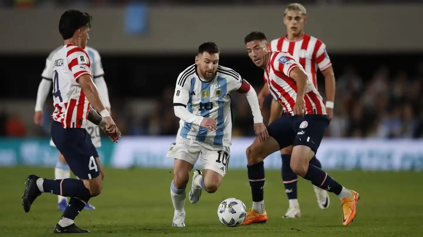 Con Lionel Messi de titular, la Selección argentina se enfrenta a Paraguay