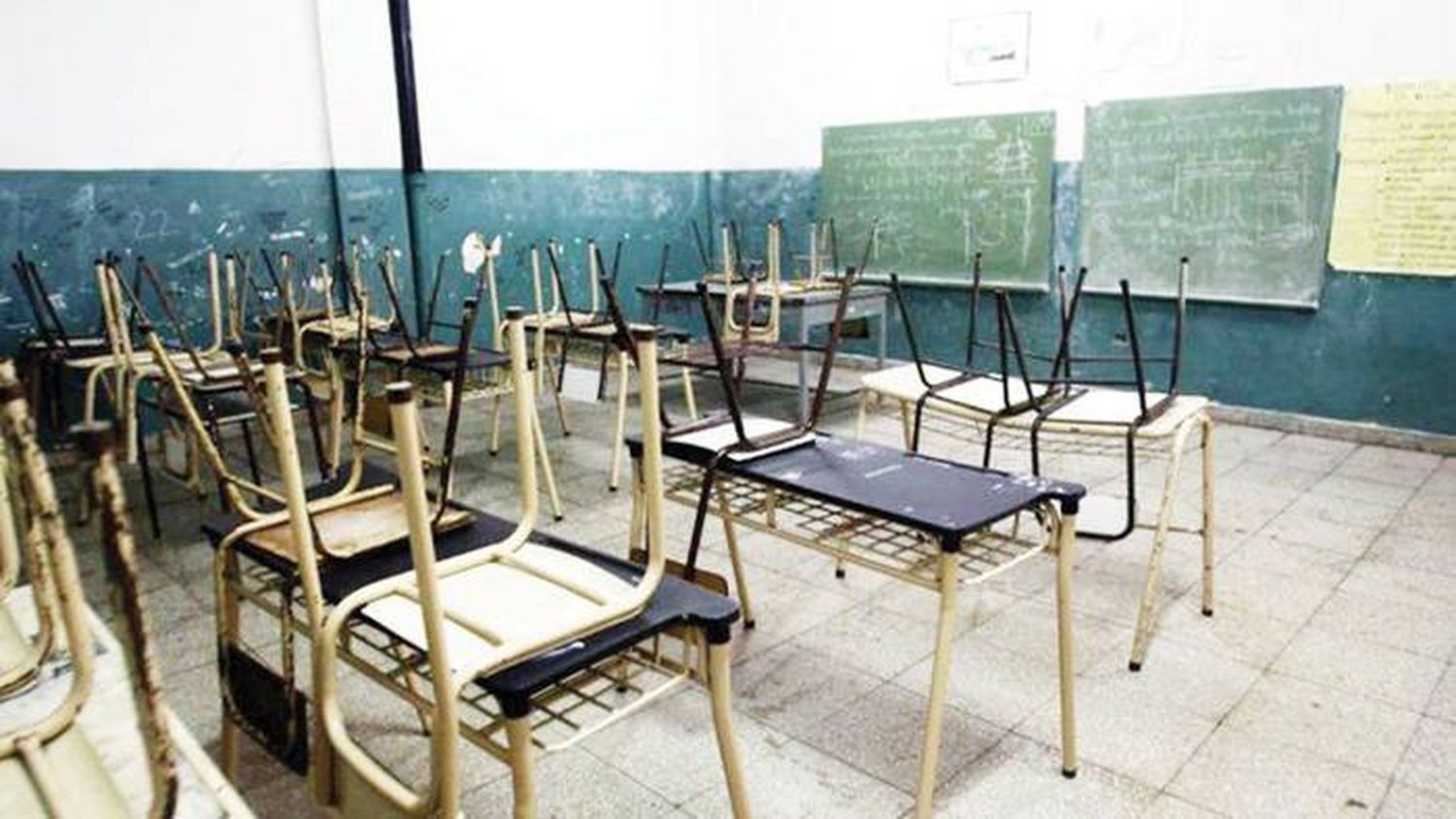 Las clases podrían volver  en agosto y habrá  �Slicencias⬝ para padres