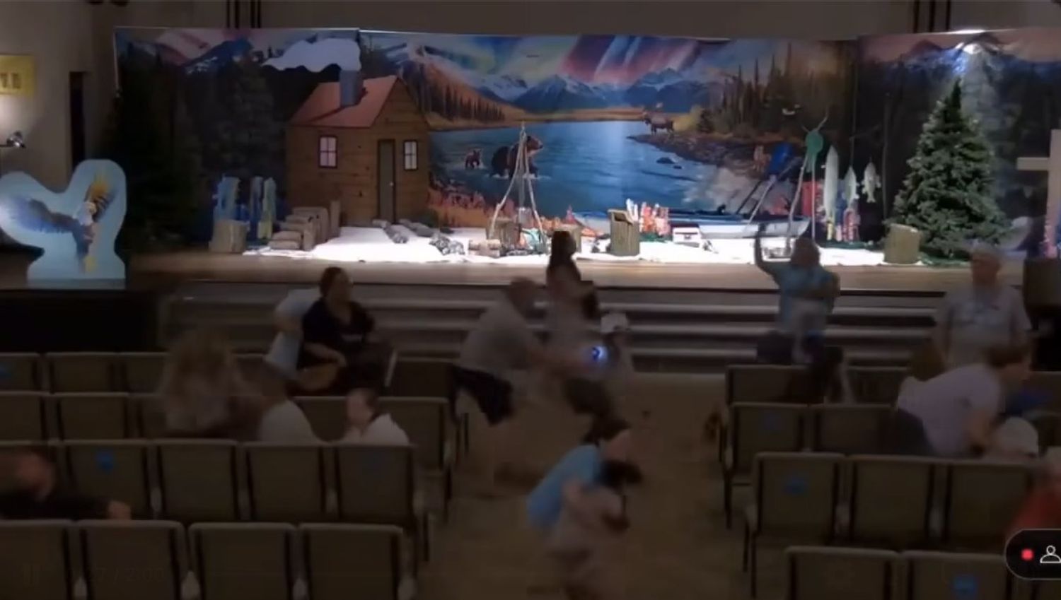 Muere un hombre que atacó a balazos a feligreses en una iglesia en Michigan