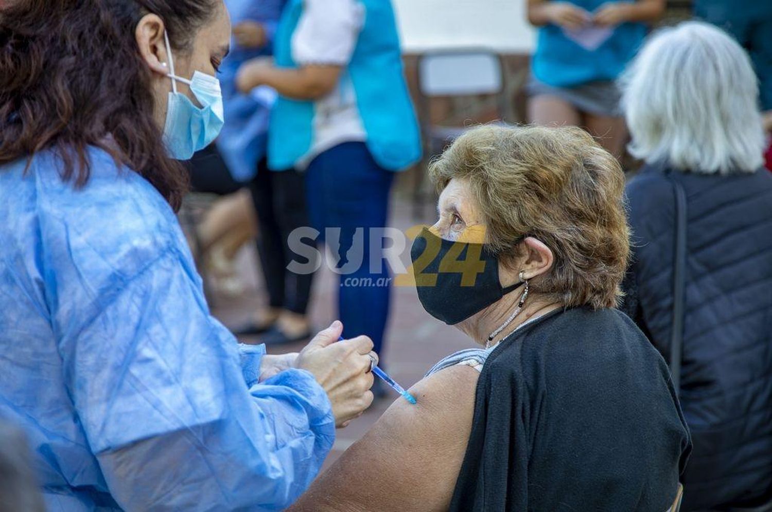 Covid-19: comienza la vacunación con segundas dosis de refuerzo a mayores de 80 años