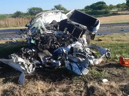 Tres muertos y un herido de gravedad tras el choque entre una camioneta y un camión en Entre Ríos