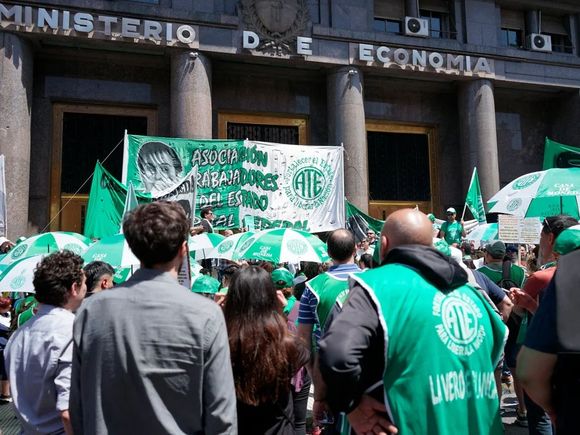 El Gobierno desvinculó a 500 empleados públicos