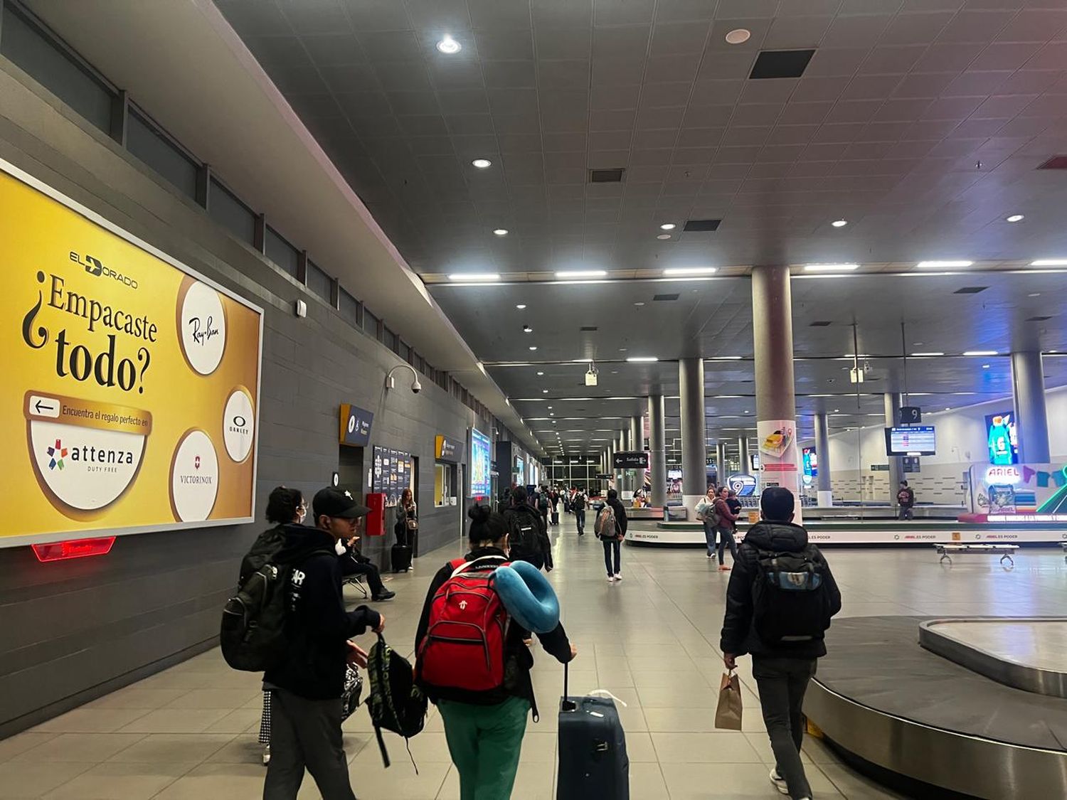 Masiva movilización de pasajeros en los aeropuertos de Colombia durante el puente festivo