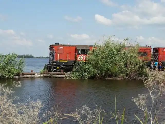 El agua paralizó la red ferroviaria de cargas en la región