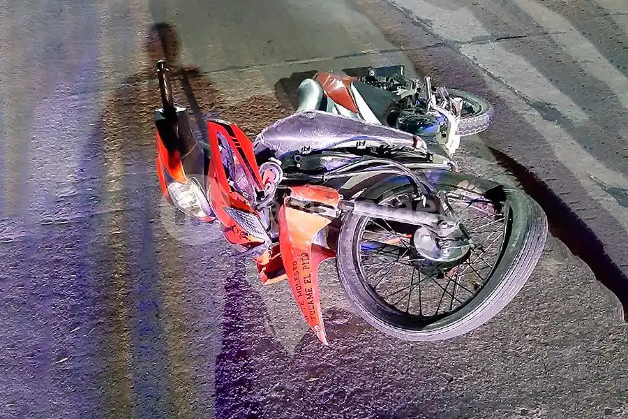 Fuerte accidente de tránsito en la intersección de Bollinger y Domingo Silva