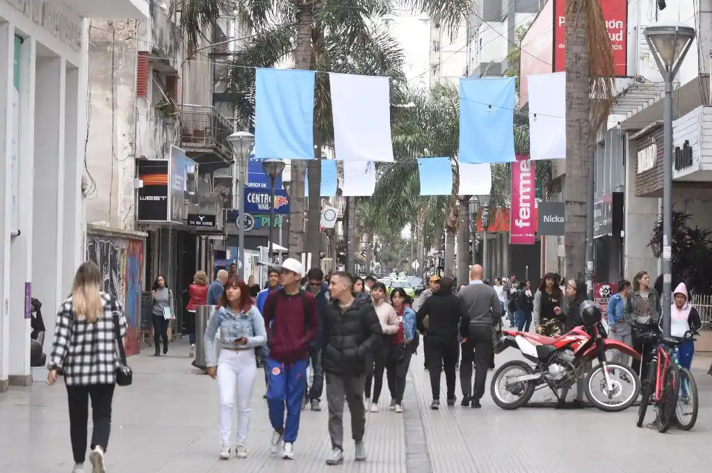 “Revolución de precios” en la peatonal santafesina por la “Semana de Mayo”