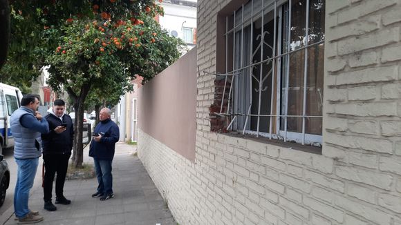 Barretearon una reja para robar en el Instituto Sarmiento