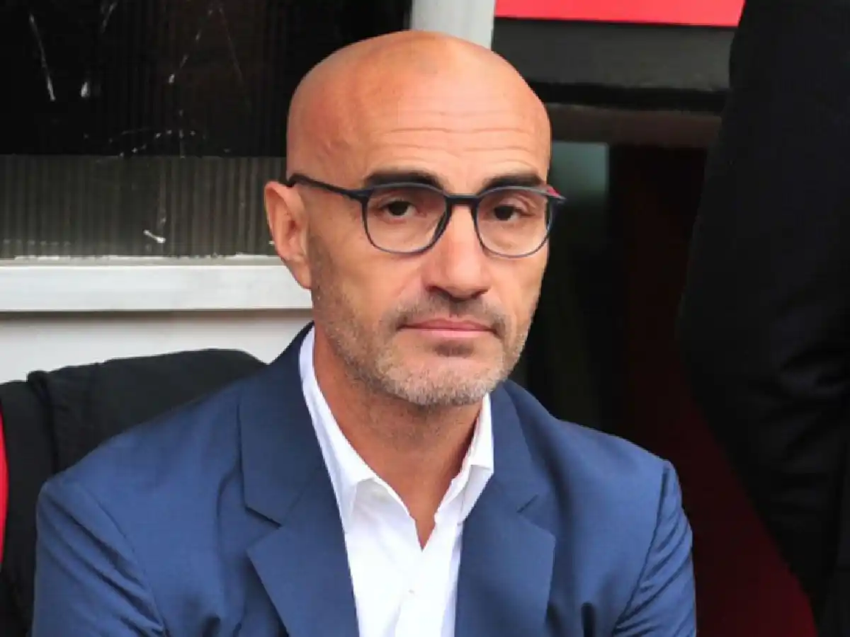 Montero firma su contrato como técnico de San Lorenzo