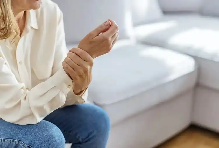 La artritis reumatoidea (AR) es una enfermedad inflamatoria crónica, autoinmune, y potencialmente discapacitante.