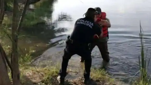 En menos de 24 horas rescatan a dos madres venezolanas y sus bebés en el Río Bravo
