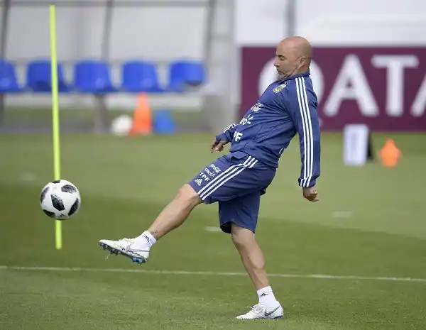 Sampaoli: “no se puede cargarle a Messi la culpa de un fracaso”