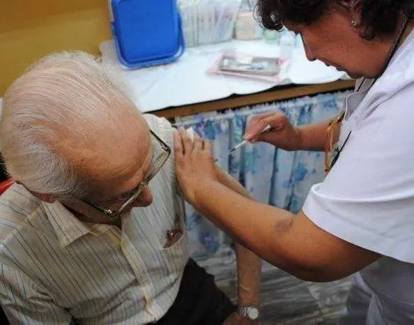 Ya se vacunó contra la gripe a unos 5.500 afiliados del PAMI