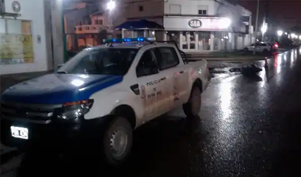 Motociclista atropelló a policía al evadir un operativo de control