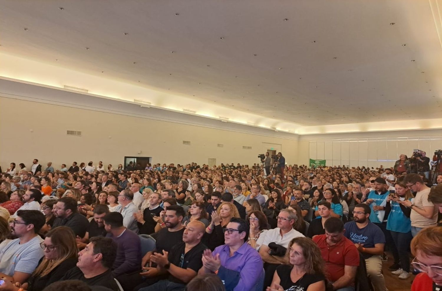 El gobernador Kicillof cierra el Congreso de Salud en Mar del Plata