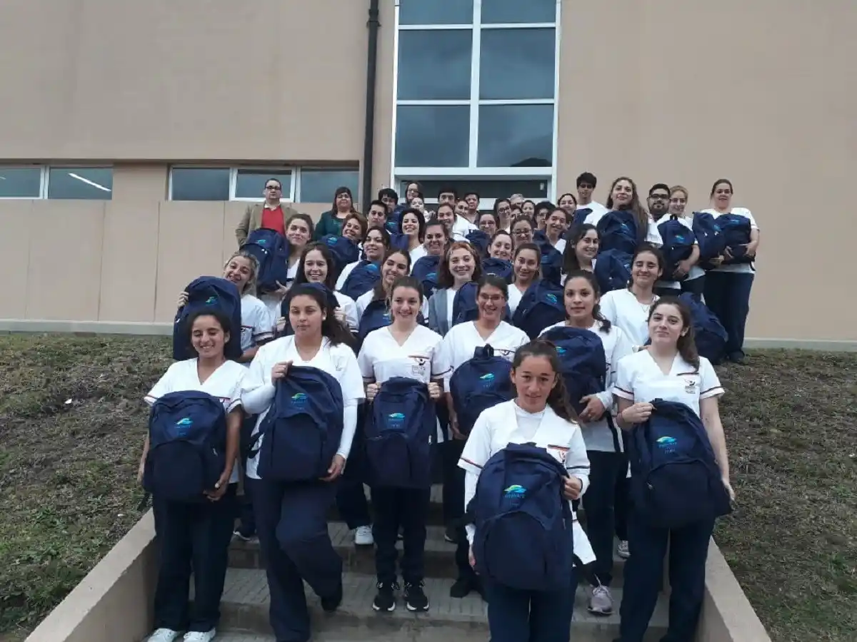 Estudiantes de Enfermería recibieron instrumental para realizar las prácticas  