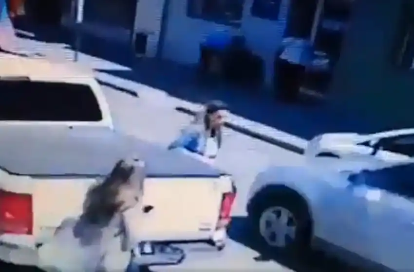 Atraparon a tres mujeres que robaron un millón de pesos de una camioneta