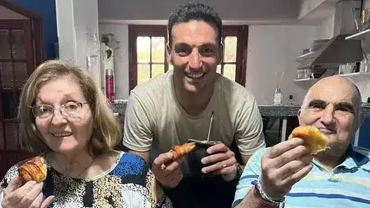 Lionel Scaloni junto a su padre, Ángel Scaloni, y su madre, Eulalia Marzetti.