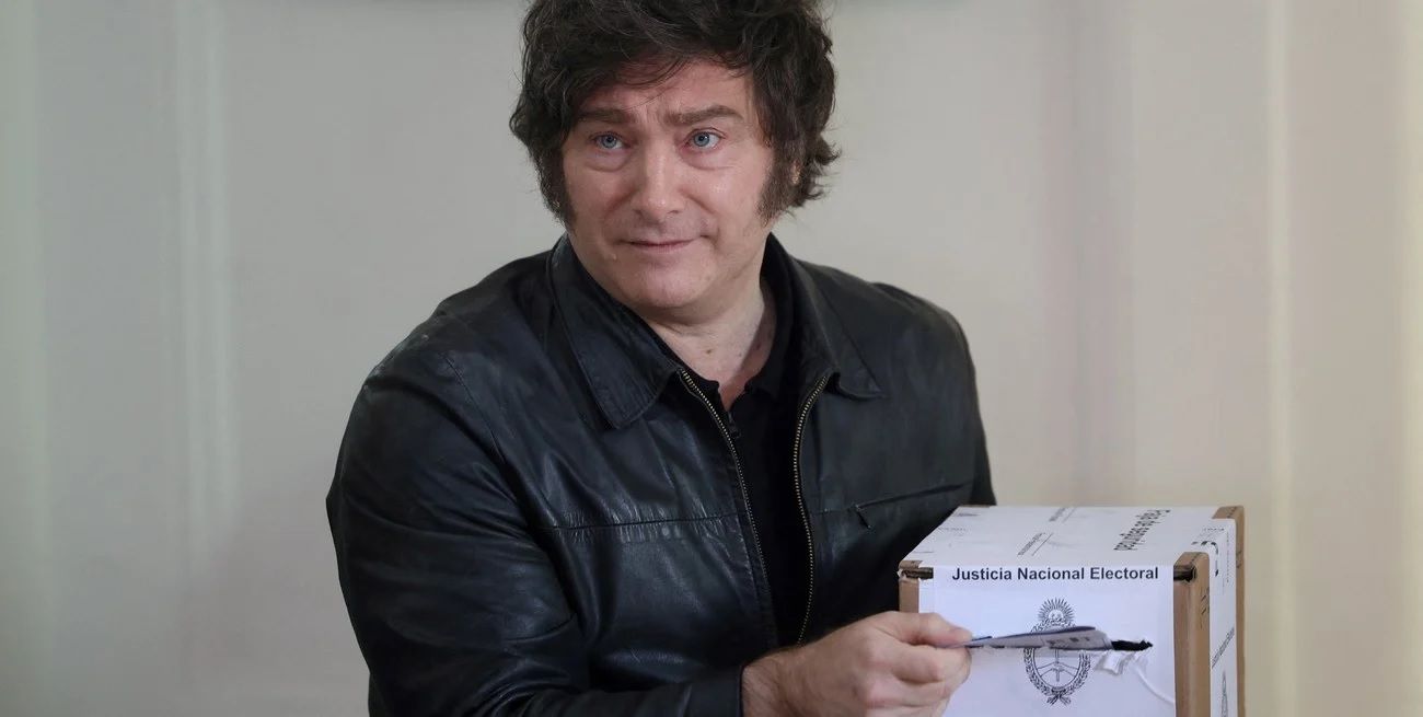 Javier Milei votó en la UTN Medrano en medio de un importante despliegue policial. Foto: Reuters