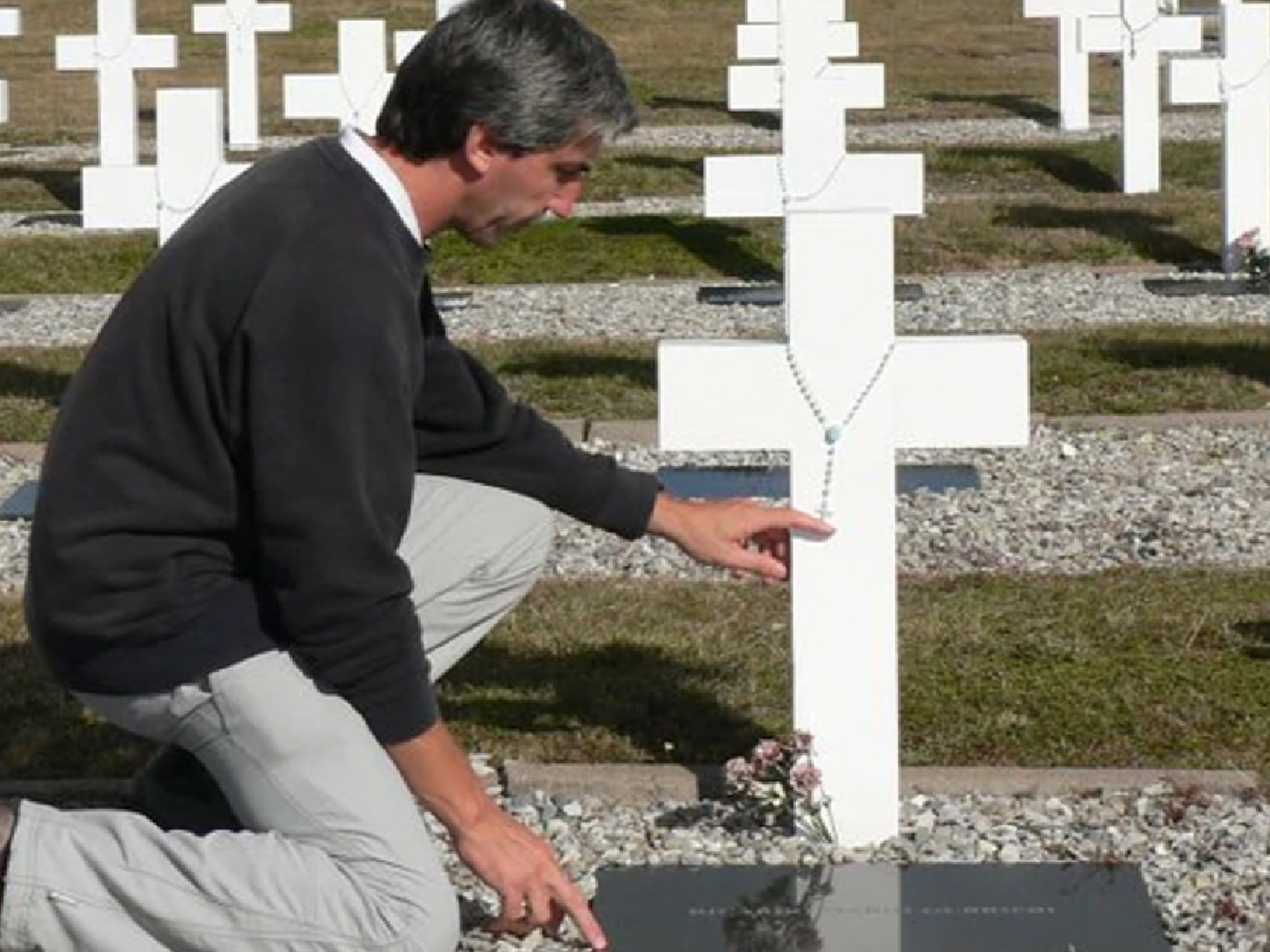 Julio Aro: El ex combatiente que le devolvió el nombre a 115 héroes