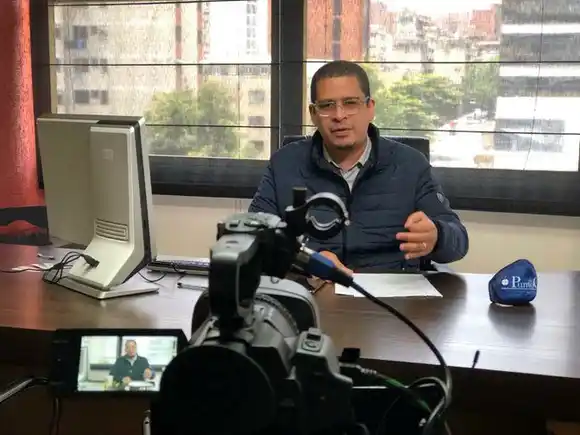 Tras 12 horas de la detención, Dgcim traslada a Nicmer Evans a tribunales