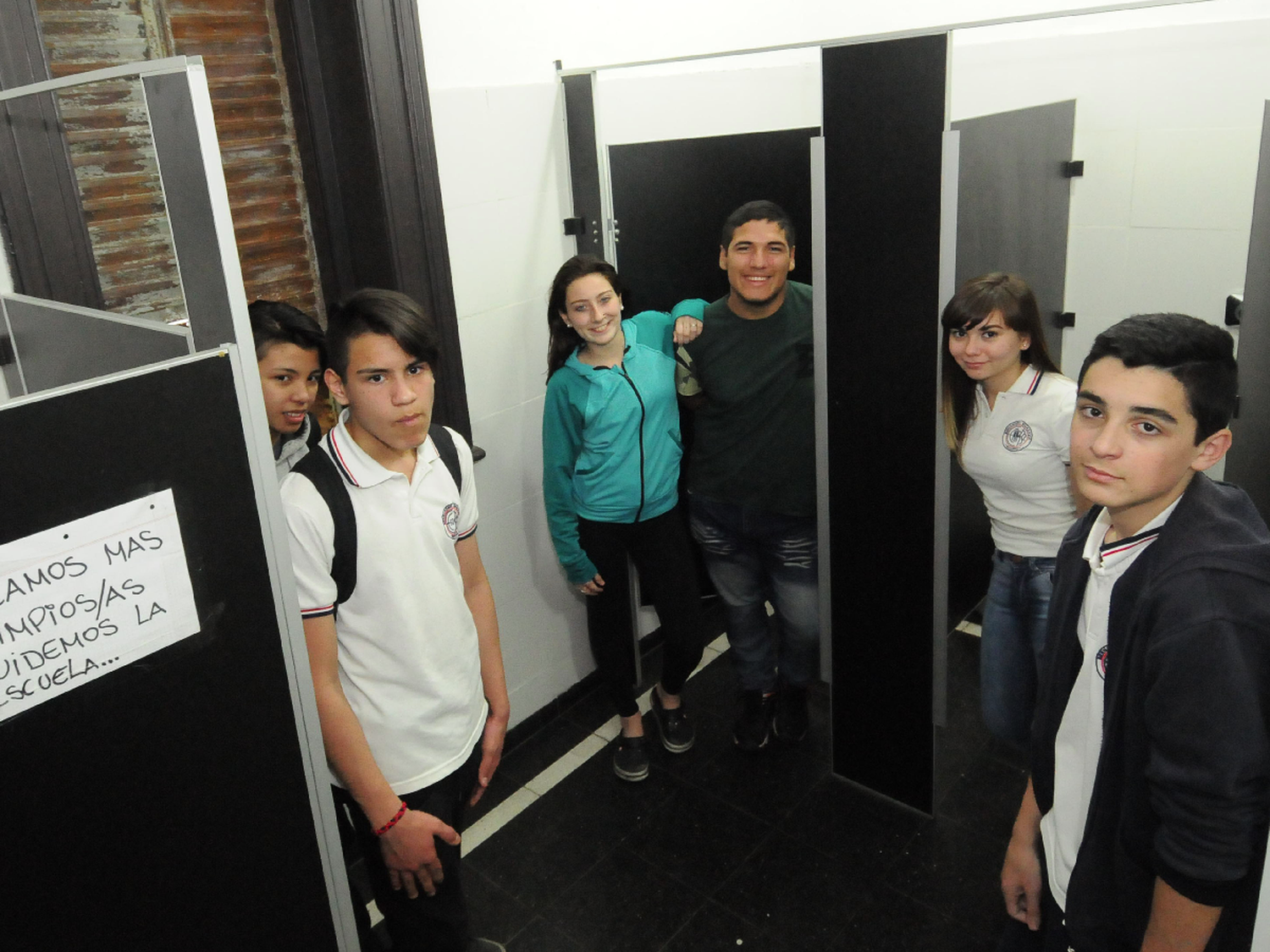 Inauguran el primer baño mixto en una escuela secundaria de Santa Fe