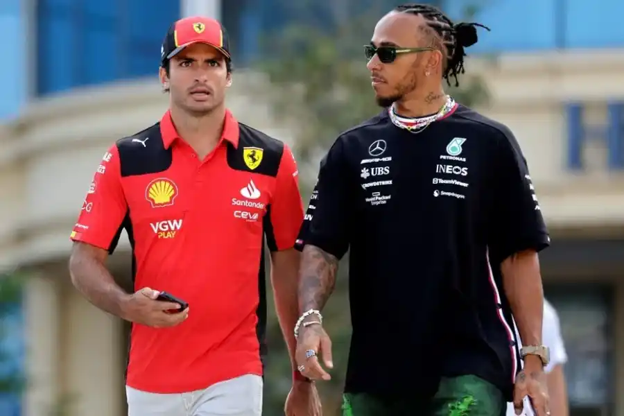 Lewis Hamilton se irá a Ferrari y, en consecuencia, dejará sin asiento a Carlos Sainz en la escudería italiana. Crédito: Reuters